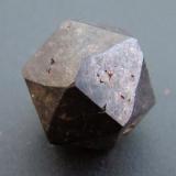 Limonita pseudomórfica de PiritaRespina Mine, Fuentes de Respina, Puebla de Lillo, Comarca Valle de Boñar, León, Castile and León, Spain12 x 12 x 12 mm. (Autor: JACendon)