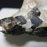 Casiterita - La Parrilla - Cáceres - Cristales de 0,5 x 0,5 cm. (Autor: Juan C. Agua)