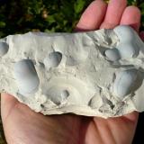 Ópalo (variedad menilito)Opal outcrop, Camarillas reservoir, Agramón, Hellín, Comarca Campos de Hellín, Albacete, Castilla-La Mancha, Spain17x7 cm. (Autor: nerofis2)