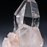 Quartz
Mt. Ida, Montgomery Co., Arkansas, USA
Specimen size 8 x 6 x 5 cm.
Quartz cluster completely rehealed on bottom (Author: am mizunaka)