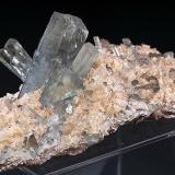 Barite on Calcite
Stoneham, Weld Co., Colorado
Specimen size 9.6 x 4.9 cm. (Author: am mizunaka)