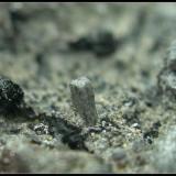 HETEROLITA-MANGANITA - Detalle - (el cristal de la foto de 3 o 4 mm no se que puede ser) (Autor: Mijeño)
