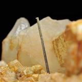 RutiloCanteras de Mármol, Macael, Comarca Valle del Almanzora, Almería, Andalucía, EspañaTamaño: cristal de 13 mm. (Autor: Juan Miguel)