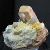 Ortochlase with quartz. Massabé Quarry. La Selva. Sils. Gerona. Cataluña. Spain. Crystal 6 cm. (Author: nimfiara)