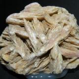 Barite. Berbes. Asturias. Spain. 6 cm (Author: nimfiara)