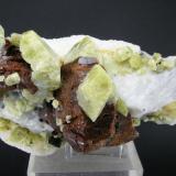 Forsterita-Clinohumita + Espinela (pleonasto)
El Juanar - Ojén - Málaga - Andalucía - España
17 x 9 cm - Grupo de cristales de 13 cm (Autor: Diego Navarro)