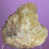 Fluorita - Mines de Sant Marçal, Viladrau, Montseny, Osona, Girona, Catalunya, España
Medidas: 4,5 x 4 x 2,5 cms (Autor: Joan Martinez Bruguera)