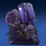 Fluorite and Chalcopyrite
Minerva #1 Mine
Specimen size 6 x 5 cm. (Author: am mizunaka)