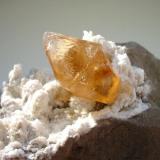 Deep yellow calcite (3 cm) with quartz from Remigiusberg, Kusel, Rhineland-Palatinate. (Author: Andreas Gerstenberg)