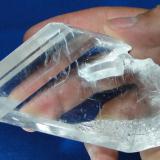 Otra vista del mismo cristal de Selenita Mina de Naica Chihuahua, México, 13x5.5x4cm (Autor: Luis Edmundo Sánchez Roja)