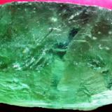 Cristal de Fluorita verde con luz posterior, El Rodeo Durango, México. , 8.5x5x4cm. (Autor: Luis Edmundo Sánchez Roja)