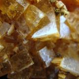 fluoritaMina San Antonio, Ulldemolins, Comarca Priorat, Tarragona, Cataluña / Catalunya, España6 x 3 x 2,5 cm. arista cristales 3 mm. (Autor: José Luis Zamora)