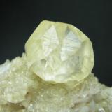 Calcita + Dolomita
Mina La Cuerre - Minas de La Florida - Sierra de Arnero - Valdáliga - Cantabria - España
11.5 x 6.4 cm - Cristal de 3.3 cm
Detalle (Autor: Diego Navarro)