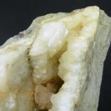 Magnesita (geoda)
Mina Por Fin - Mijas - Málaga - Andalucía - España
13.5 x 3.5 x 12 cm
Detalle (Autor: Diego Navarro)