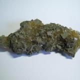 Fluorita con piritaMina Moscona, El Llano, Solís, Corvera de Asturias, Comarca Avilés, Principado de Asturias (Asturias), España13 x 7 cm. (El cristal mayor mide 1cm.) (Autor: Darío Menéndez)