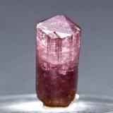 Turmalina Rubelita
Puerto Mancilla - Loma de Portezuelas - Estepona - Málaga
Cristal de 1,2x0,6 cm.
Otra vista de la pieza anterior (Autor: El Coleccionista)