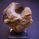 Goethita pseudo PiritaSierra Nevada, Capileira, Comarca Alpujarra Granadina, Granada, Andalusia, Spain7,6 x 6,5 x 3,5 cm. (Autor: Antonio Alcaide)
