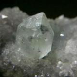 Cuarzo (drusa)
Mina Angela1, Malargüe,Volcan de la sierras del Chacchauen, Mendoza, Argentina
detalle del cristal biterminado 10x8x6 cm (Autor: Angel)