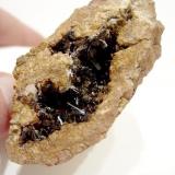 GoethitaGoethite outcrop, Tordelrábano, Comarca Sierra Norte de Guadalajara, Guadalajara, Castilla-La Mancha, SpainNódulo 10 cm, cristal mayor 0,7 cm. (Autor: javier ruiz martin)