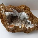 Dolomita recubierta de Calcita y AragonitoSetiles, Comarca Señorío de Molina-Alto Tajo, Guadalajara, Castilla-La Mancha, España20 x 10 cm. (Autor: javier ruiz martin)