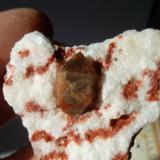 Cuarzo (variedad jacinto de Compostela) en YesoAfloramiento del Keuper, Enguídanos, Comarca Manchuela Conquense, Cuenca, Castilla-La Mancha, España2,5 cm. el jacinto (Autor: javier ruiz martin)