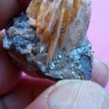 Galena, Barita, CerusitaLa Perdiguera Hills, Madridejos, Comarca La Mancha, Toledo, Castilla-La Mancha, Spain2 x 2 cm. (Autor: javier ruiz martin)