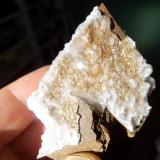 Dolomita con CalcitaSetiles, Comarca Señorío de Molina-Alto Tajo, Guadalajara, Castilla-La Mancha, España5 x 4 cm. (Autor: javier ruiz martin)