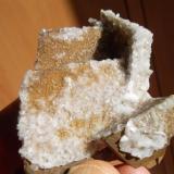 Dolomita con CalcitaSetiles, Comarca Señorío de Molina-Alto Tajo, Guadalajara, Castilla-La Mancha, España5 x 4 cm. (Autor: javier ruiz martin)