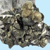 Stannite, arsenopyrite, quartz, fluorite, mica
Yaogangxian Mine, Yizhang Co., Chenzhou Prefecture, Hunan Province, China
80 mm x 70 mm

Close-up view (Author: Carles Millan)