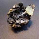 Babingtonite with prehnite.
Westfield, Hampden county, Massachusetts, USA
5x3 cm. (Author: vic rzonca)