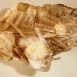 Scolecite and Apophyllite
Municipal quarry, Morro Reuter, Rio Grande do Sul, Brazil
6,5 x 4 x 4 cm. (Author: Anísio Cláudio)