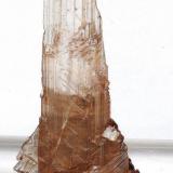 Cerusita - 
Touissit - Oujda/Angad - Región Oriental - Marruecos - 
4,8 X 2,1 x 1,2 cm (Autor: Martí Rafel)