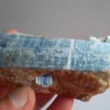 Distena en Cuarzo (variedad citrino)Serrada de la Fuente, Puentes Viejas, Comarca Sierra Norte, Comunidad de Madrid, España7 x 3 cm. (Autor: javier ruiz martin)