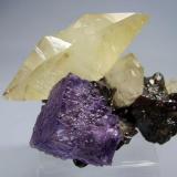Calcita-Fluorita. Elmwood Mine. 7´5x7 cm. Cristal de 5´5 cm (Autor: geoalfon)