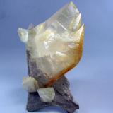 Calcita. Elmwood Mine. 12x7 cm. Cristal de 9´5 cm (Autor: geoalfon)