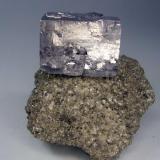 Galena. Sweetwater Mine, Ellington Co, Missouri, Usa. 6´5x6´5 cm. Cubo de 3´2x2´5 cm (Autor: geoalfon)