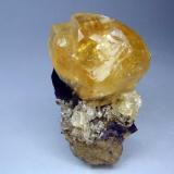 Calcita. Denton Mine, Illinois, Usa. 7´5x5´5 cm. Cristal de 5´5 cm (Autor: geoalfon)