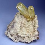 Calcita. Sweetwater Mine, Missouri, Usa. 8x7 cm. Cristal de 4 cm (Autor: geoalfon)