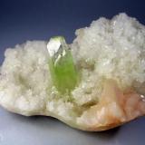 Apofilita Verde. Jalgaon, Maharashtra, India. 9´5x7´5 cm. Cristal de 3 cm (Autor: geoalfon)