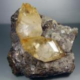 Calcita. Elmwood Mine, Usa. 13´5x13 cm. Cristal de 8 cm (Autor: geoalfon)