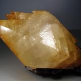 Calcita en Esfalerita. Elmwood Mine, Usa. 28x17 cm. Cristal de 23 cm (Autor: geoalfon)