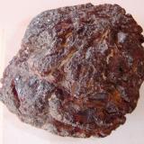 Granate (probablemente Almandino) con un diámetro de 10 cm. Origen desconocido. (Autor: Anisio Claudio)