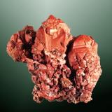 Cobre
Rudnyi Altai, Altaiskii Krai, Sibèria Oriental, Russia. Rubtsovskiy (m).
Agregado de cristales octaédricos muy definidos con escalonamientos de caras planas y superficie rojiza de cuprita.
4,8 x 4,7 x 4,3 cm. (Autor: Carles Curto)