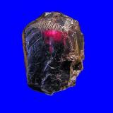 Cristal de Pirargirita. 2,4x1,9x1,3 cm. Hiendelaencina, Guadalajara, Castilla La Mancha. Col. y foto Nacho Gaspar. (Autor: Nacho)