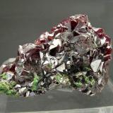 Cuprita
Mina Tsumeb, Tsumeb, Namibia
Ex Colección Folch duplicados
Tamaño de la pieza: 3.1 × 2.2 × 0.9 cm.
El cristal más grande mide: 0.3 × 0.2 cm.
Foto: Minerales de Referencia (Autor: Jordi Fabre)