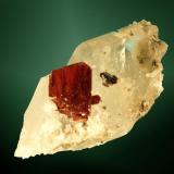 Brookita
Pashine, Kharan, Baluchistan, Pakistan. Ras-Koh.
2,8 x 3,6 x 2,7 cm. (ejemplar)
Cristal perfilado, de contornos muy definidos, marrón, en cuarzo.
Ejemplar de 2004. (Autor: Carles Curto)
