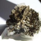 Pirita y Cuarzo
Huaron, Pasco, Perú
5 x 5 cm. (Autor: javier ruiz martin)
