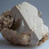 Ortoclasa y CuarzoBustarviejo, Comarca Sierra Norte, Community of Madrid, Spain5,5 x 4 cm. (Autor: javier ruiz martin)