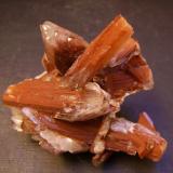 Hemimorfita
Santa Eulalia, Chihuahua, Méjico
7 x 6 x 6 cm.
Vista de la parte delantera con el recubrimiento de hematites. Sin matriz. (Autor: Antonio Alcaide)