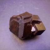 Andradita
Sandaré, Nioro du Sahel Circle, Región de Kayes, Mali
4,5 x 3,5 x 3 cm
Grupo de cristales interpenetrados (Autor: Antonio Alcaide)